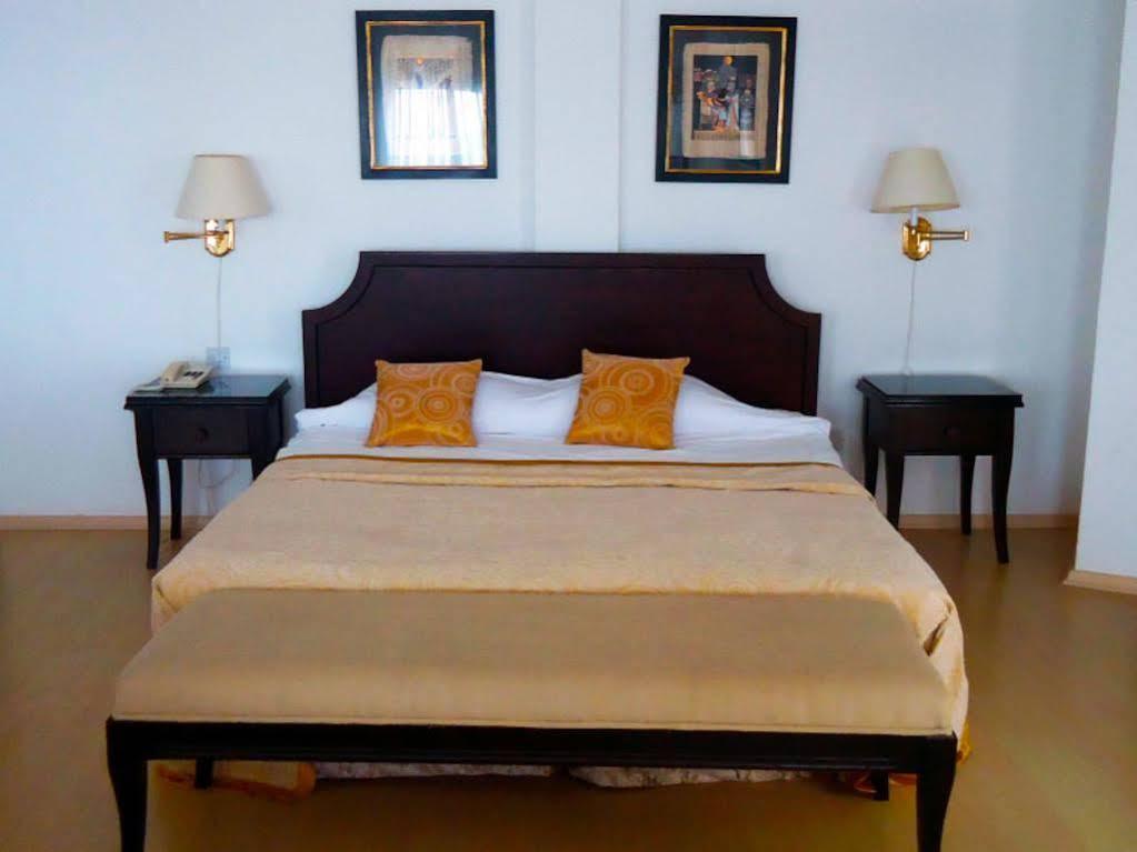 Ada Beach Hotel Karavas  Екстер'єр фото