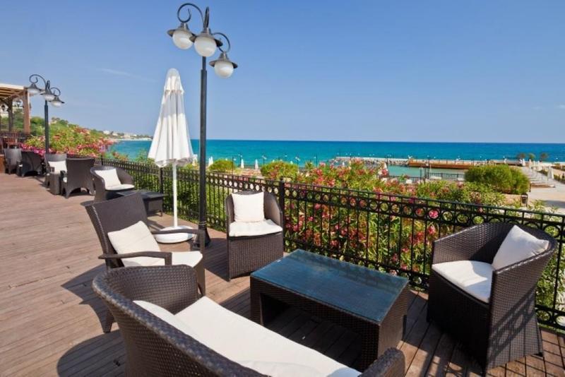 Ada Beach Hotel Karavas  Екстер'єр фото