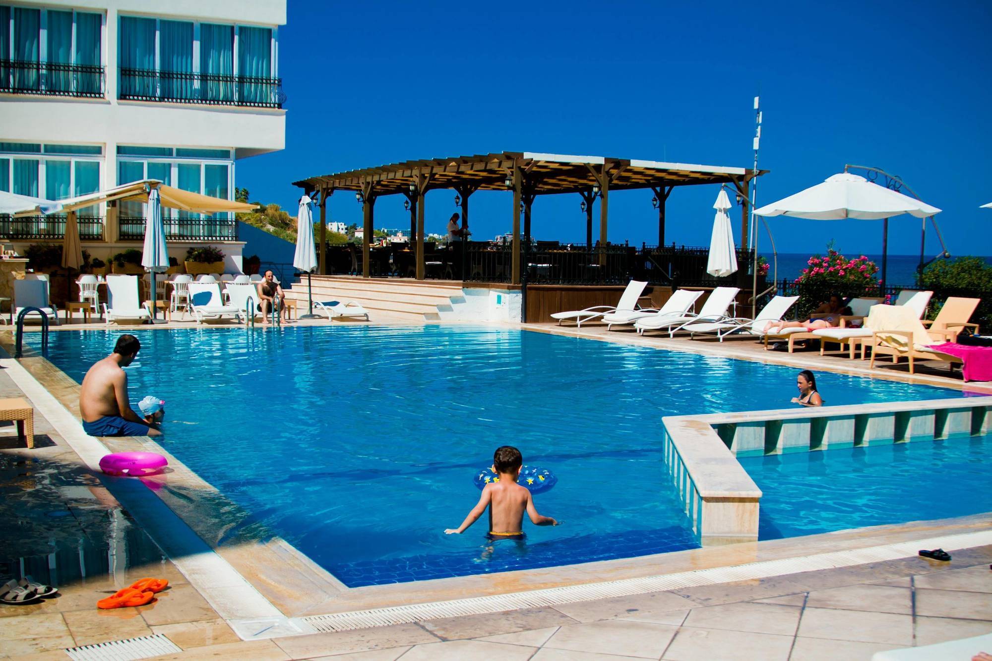 Ada Beach Hotel Karavas  Екстер'єр фото