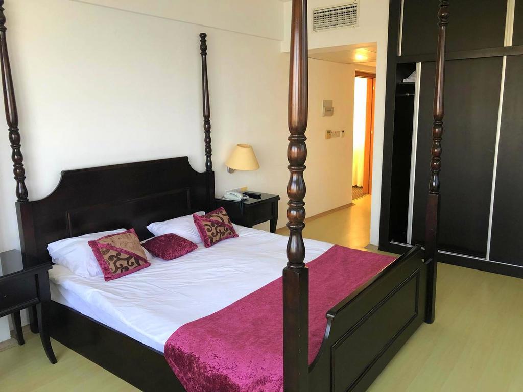 Ada Beach Hotel Karavas  Екстер'єр фото