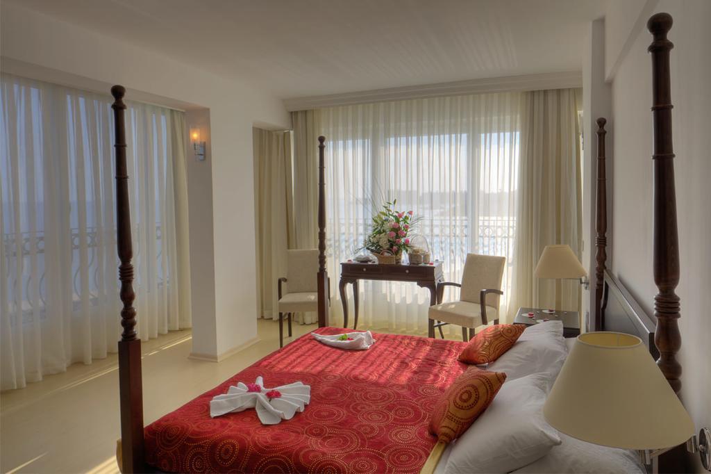 Ada Beach Hotel Karavas  Екстер'єр фото
