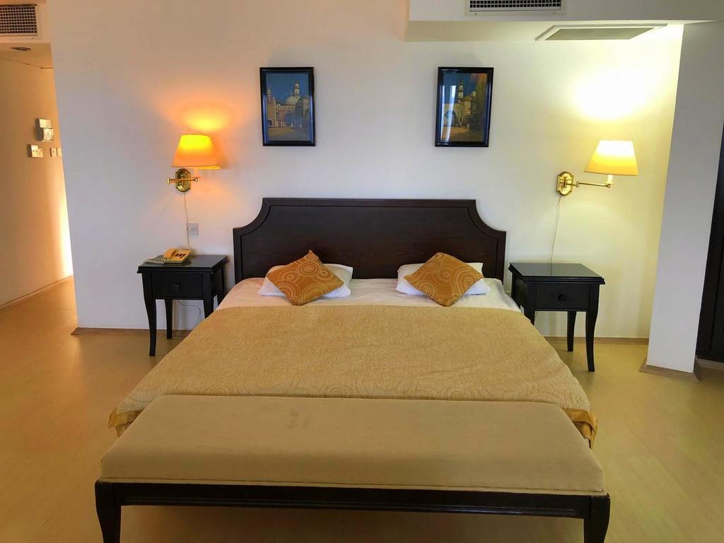 Ada Beach Hotel Karavas  Екстер'єр фото